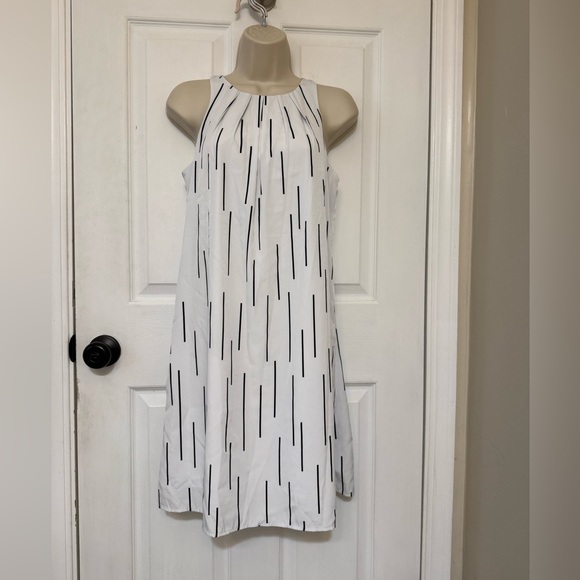 Alfani White Black Abstract Stripe Sleeveless Shift Dress Size 2 - Picture 3 of 11